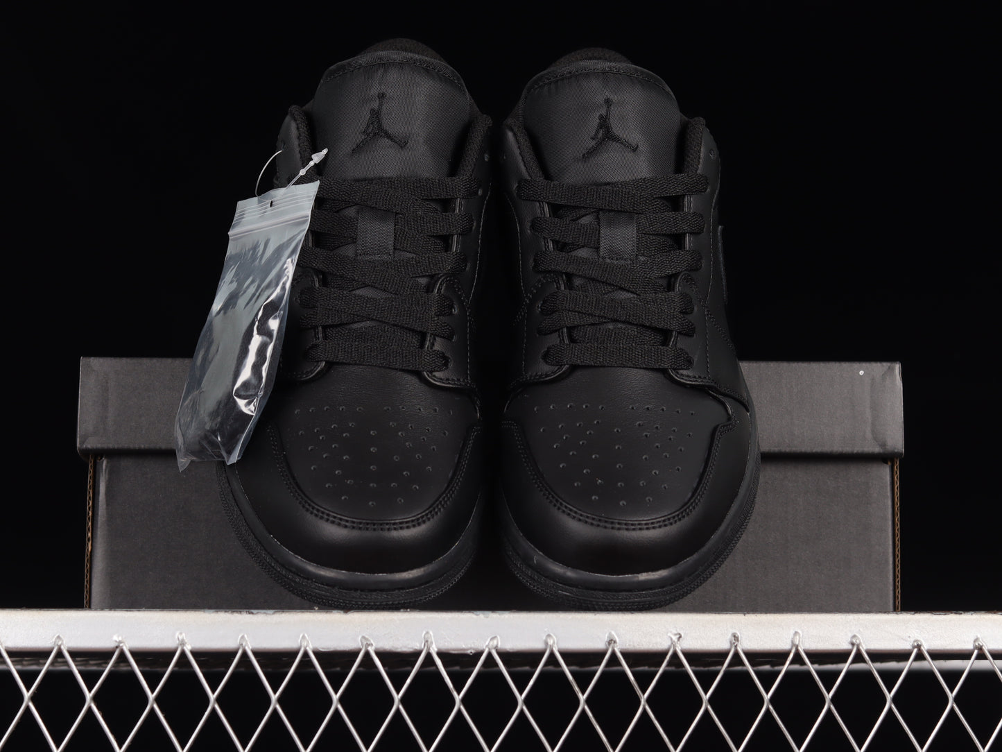 Air Jordan 1 Low Triple Black 553558-093