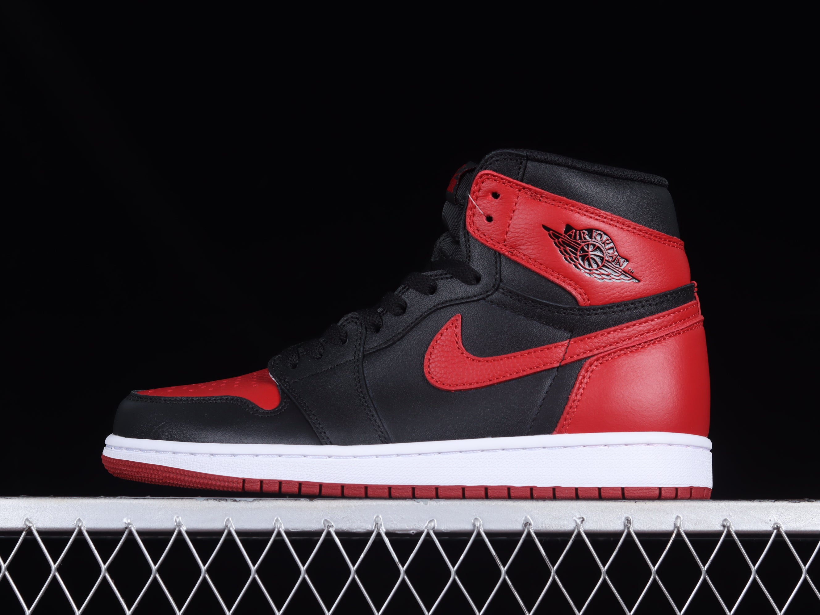 Jordan 1 Retro HighBred Banned (2016) 555088-001 – Amaypty